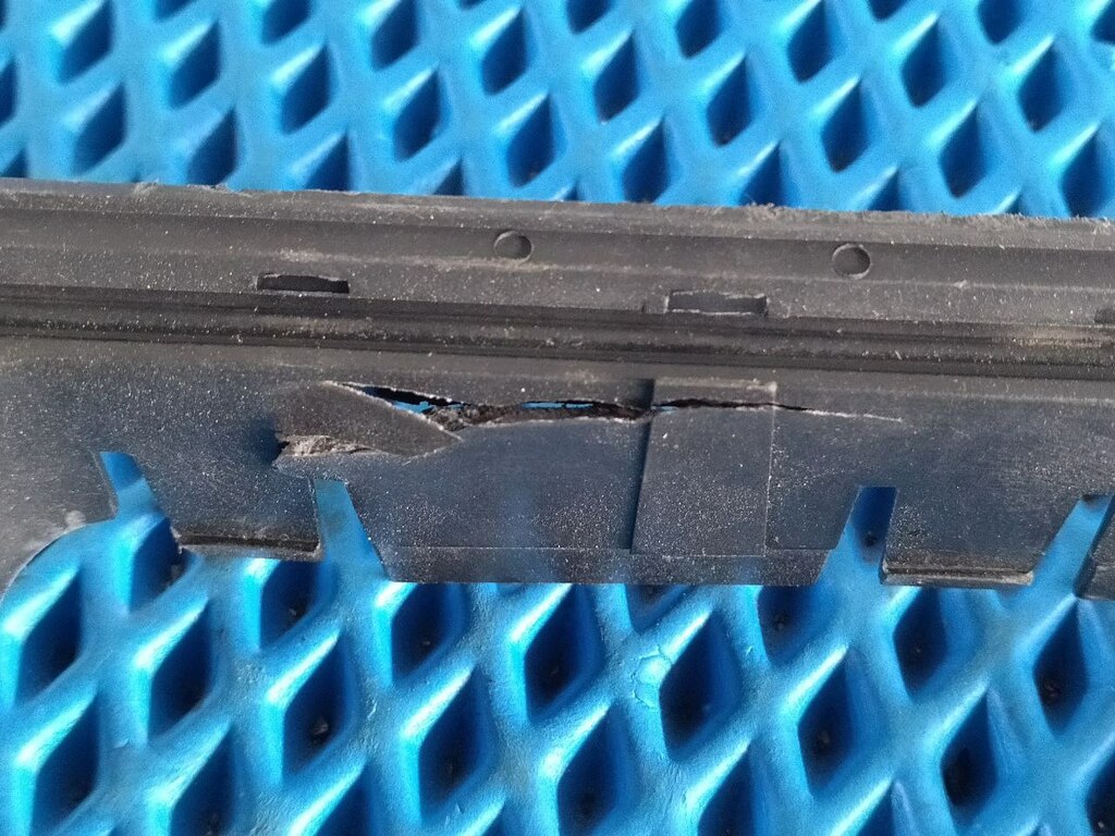 рамка корпуса электрических контактов б/у \ трещина - 4